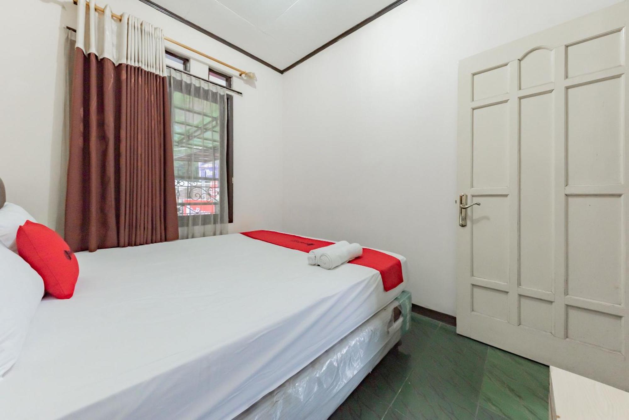 Hotel Reddoorz Near Cikole Lembang Exterior foto