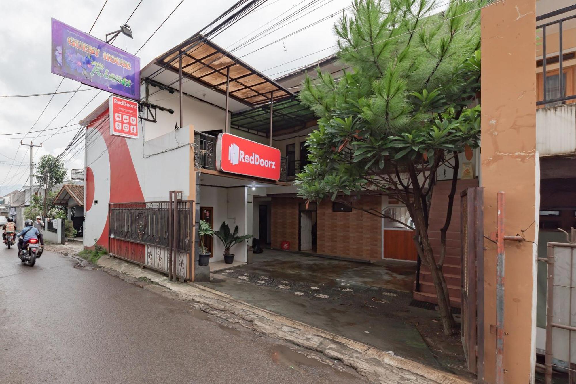 Hotel Reddoorz Near Cikole Lembang Exterior foto