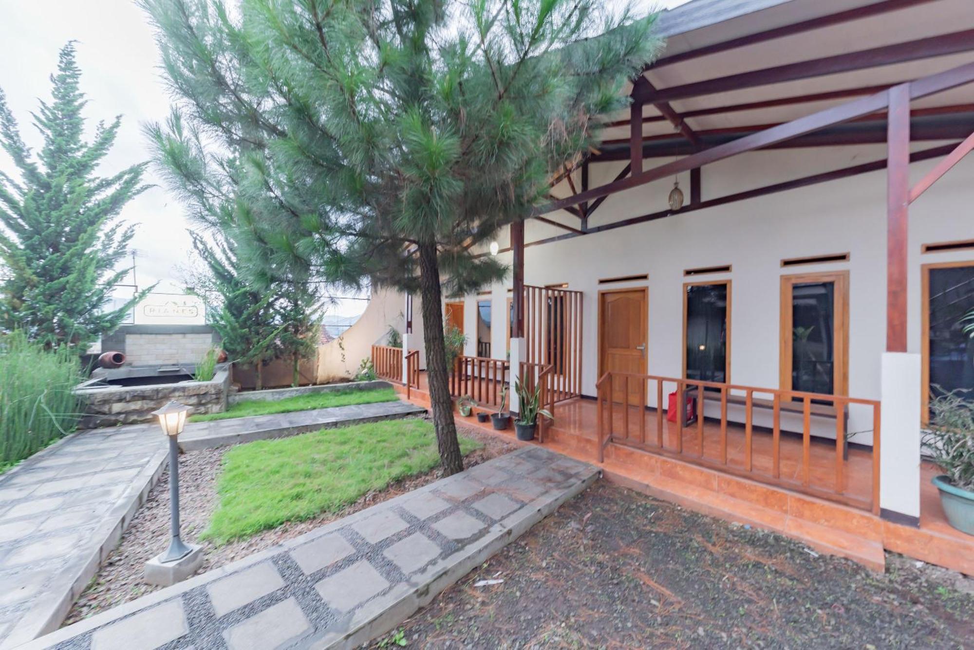 Hotel Reddoorz Near Cikole Lembang Exterior foto