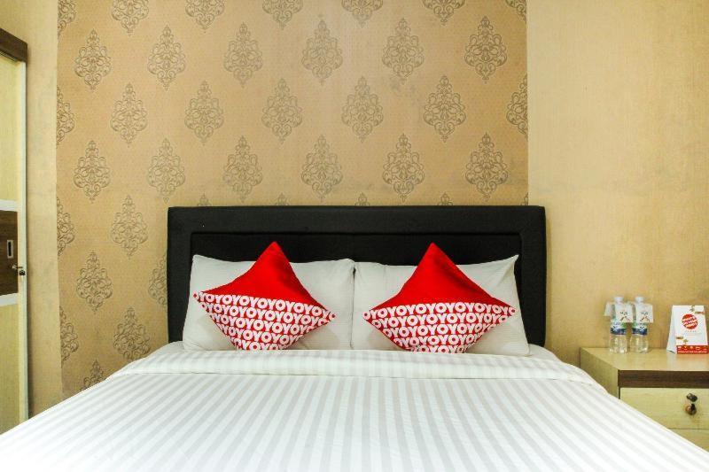 Hotel Reddoorz Near Cikole Lembang Zimmer foto